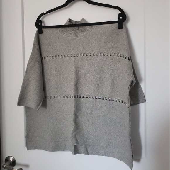 French Connection Gray Large Weave Knit Boxy Short Sleeve Sweater - Picture 2 of 4